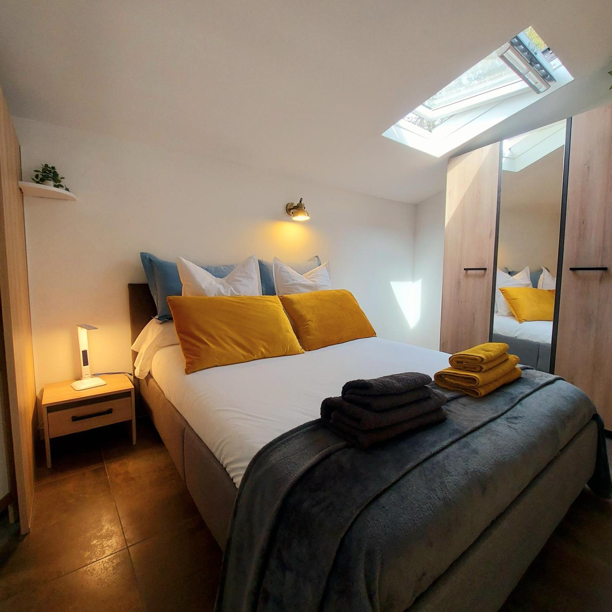 Spacieuse Dependance Duplex 50 M2 Classe 3 Etoiles Sans Vis-A-Vis Greoux-les-Bains Luaran gambar