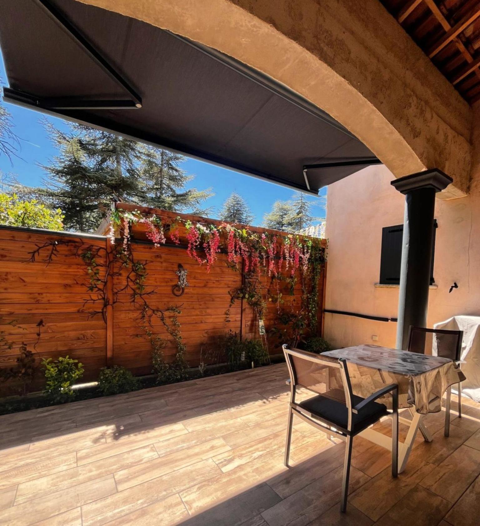 Spacieuse Dependance Duplex 50 M2 Classe 3 Etoiles Sans Vis-A-Vis Greoux-les-Bains Luaran gambar